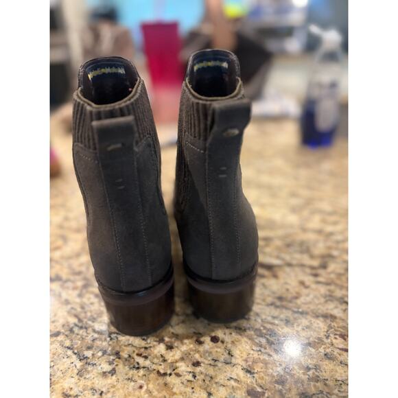 COLE HAAN Peetz Water Resistant Chelsea/Elastic Boot Size 9B Black Olive Suede - Picture 4 of 7